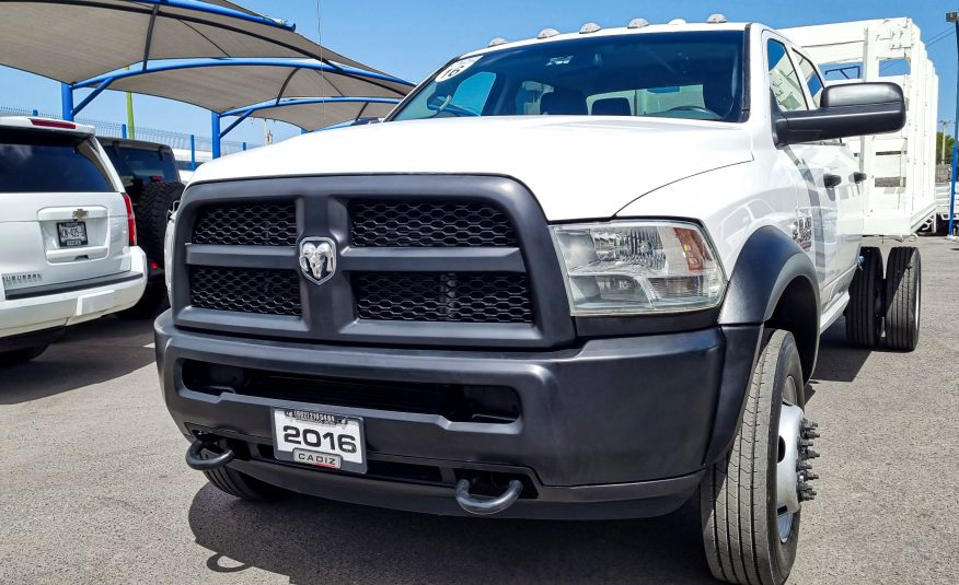 DODGE RAM 4500 DOBLE CABINA / CAJA REDILAS 2016