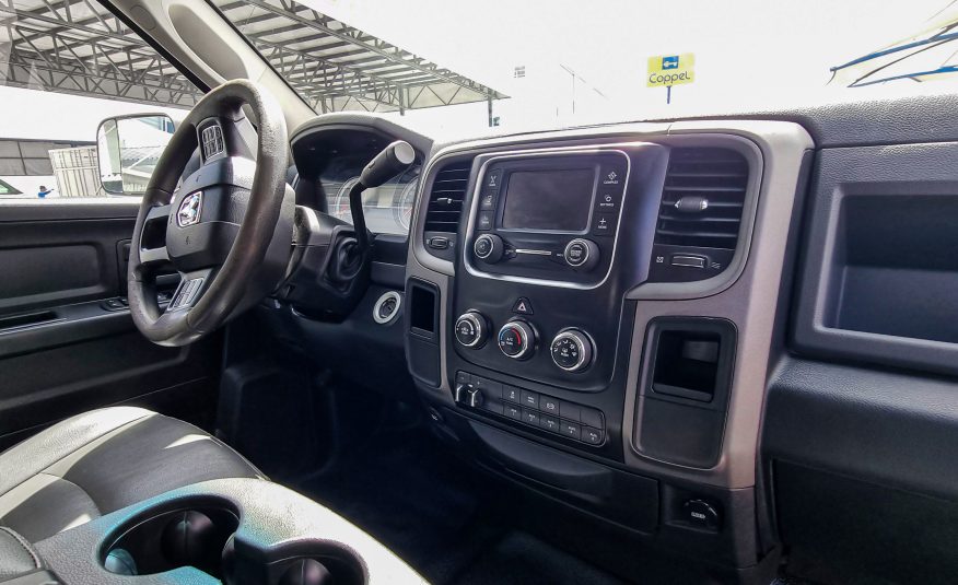 DODGE RAM 4500 DOBLE CABINA / CAJA REDILAS 2016